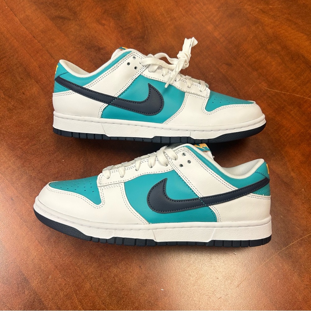 Nike Dunk Low size 9